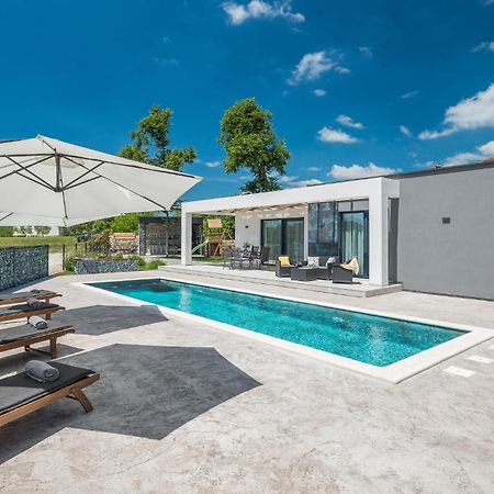 Beautiful Home In Tinjan With Jacuzzi Dış mekan fotoğraf