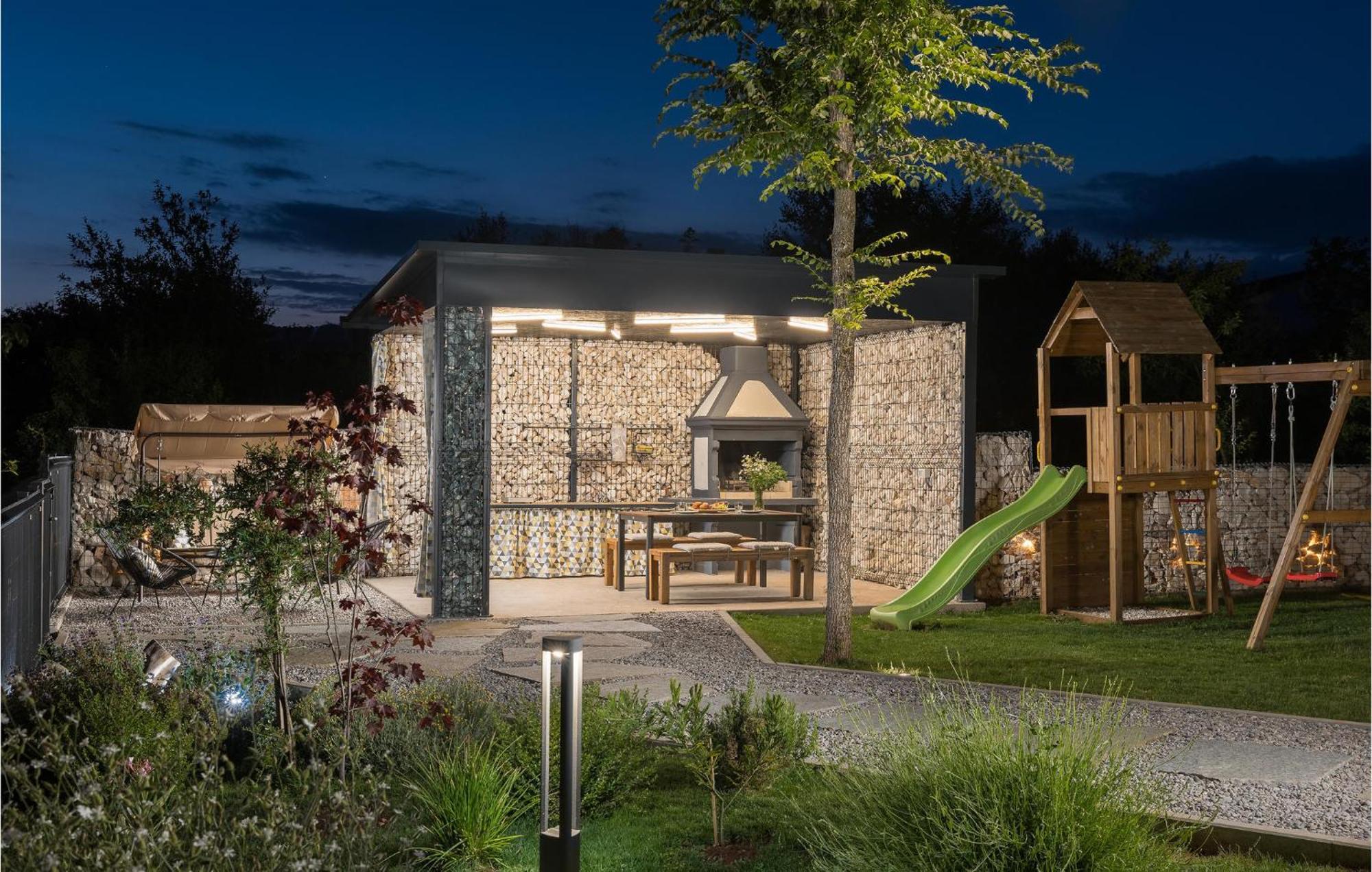 Beautiful Home In Tinjan With Jacuzzi Dış mekan fotoğraf