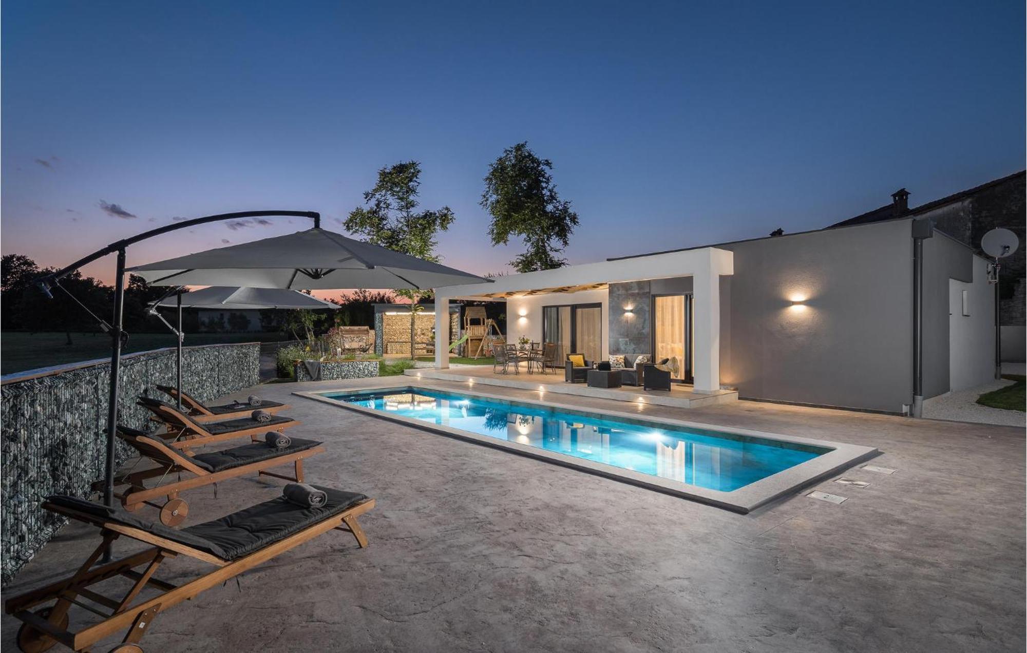 Beautiful Home In Tinjan With Jacuzzi Dış mekan fotoğraf