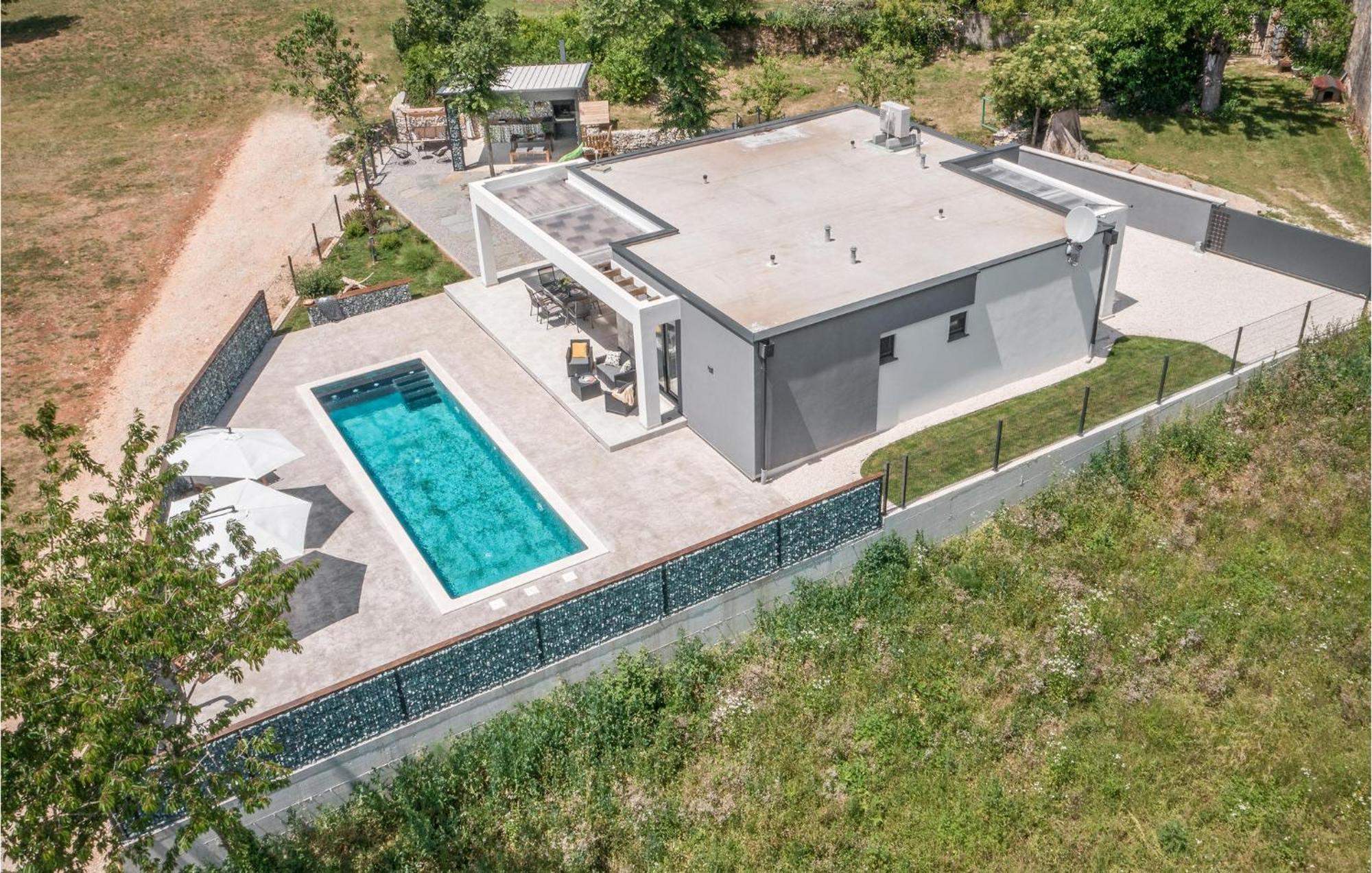 Beautiful Home In Tinjan With Jacuzzi Dış mekan fotoğraf