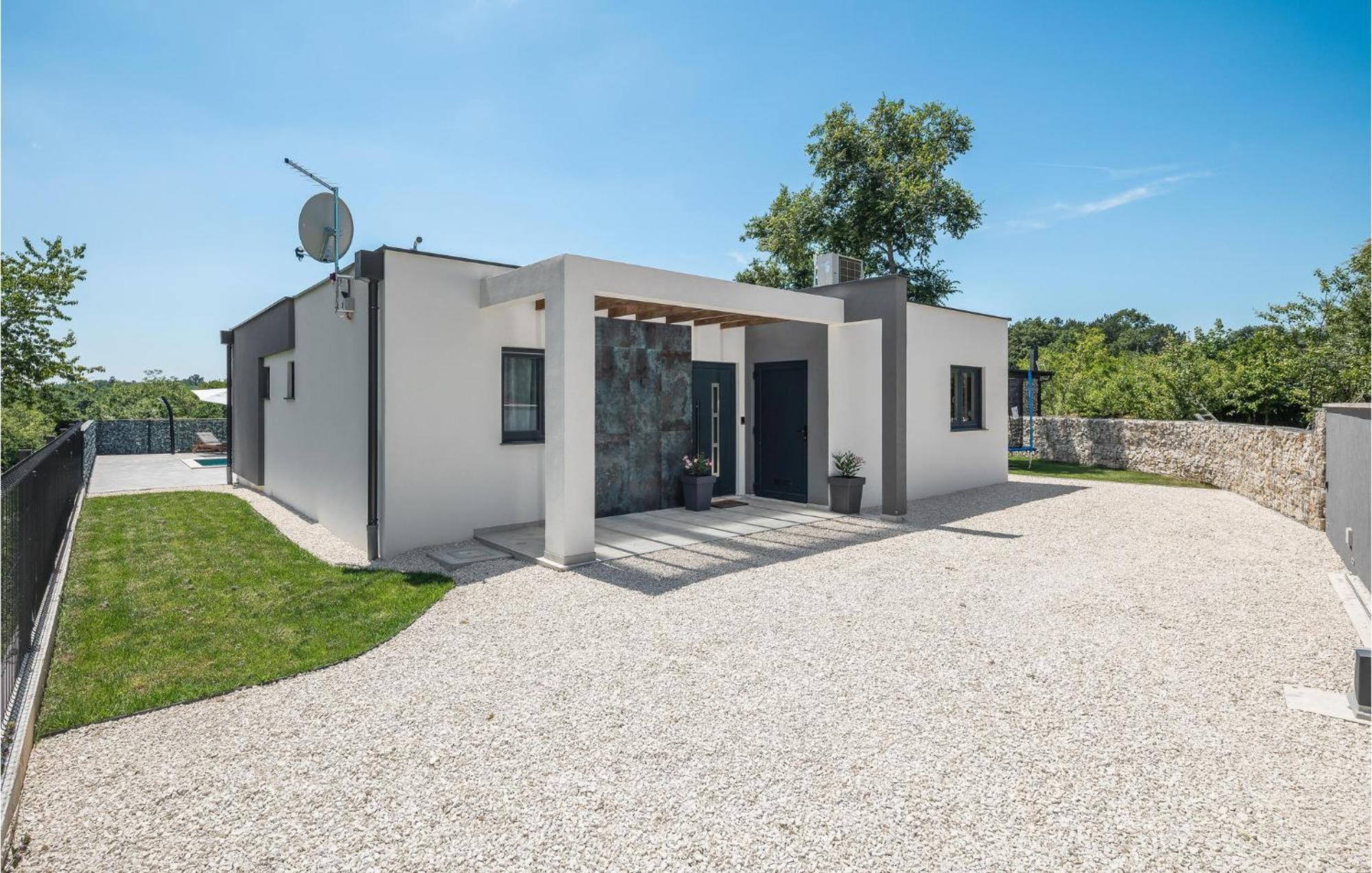Beautiful Home In Tinjan With Jacuzzi Dış mekan fotoğraf