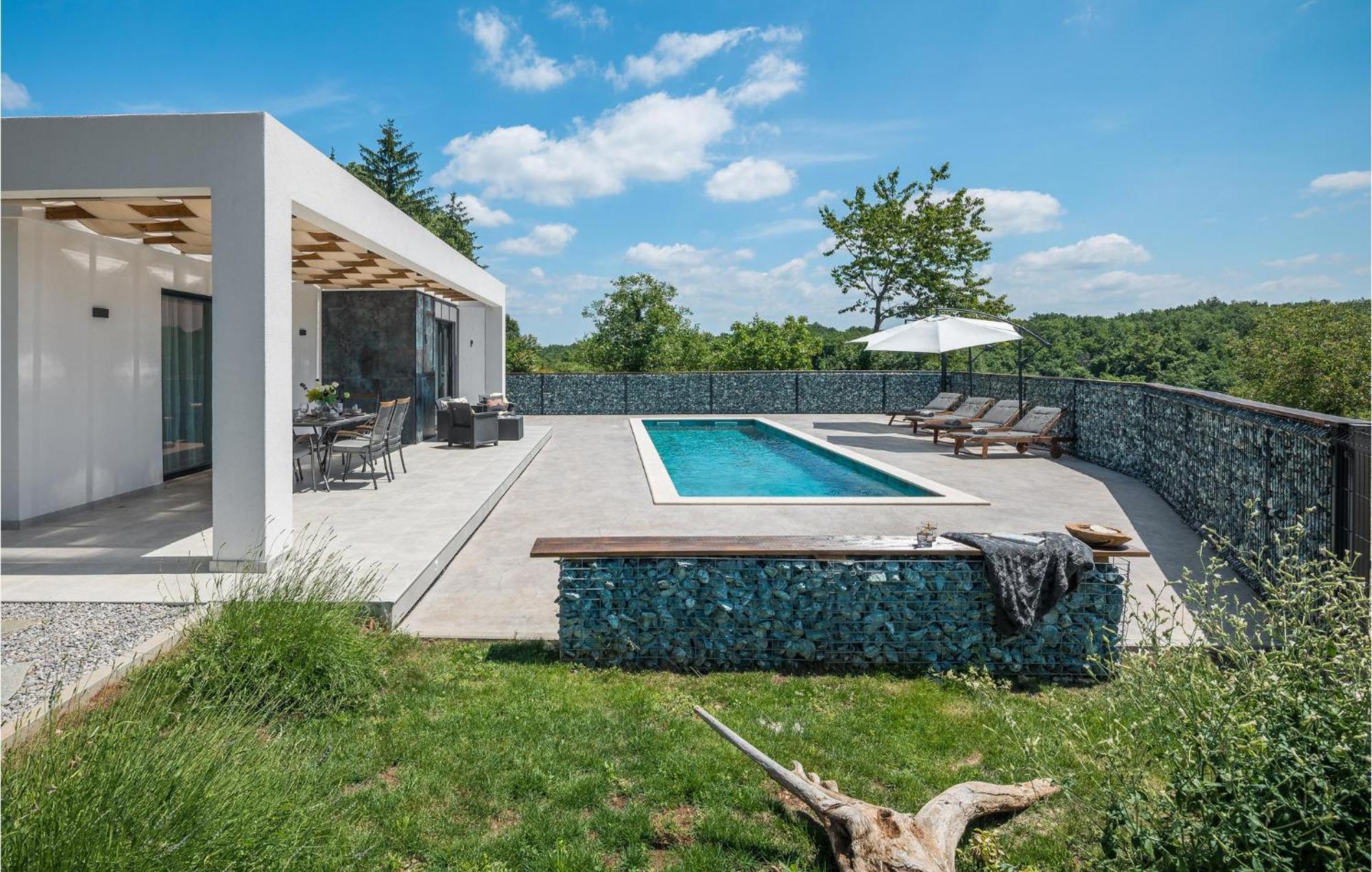 Beautiful Home In Tinjan With Jacuzzi Dış mekan fotoğraf